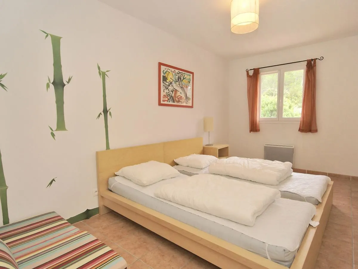 Beautiful Villa In Saumane De Vaucluse With Garden