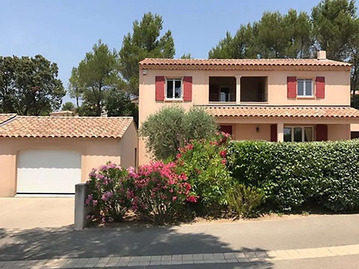 Beautiful Villa In Saumane De Vaucluse With Garden فرنسا